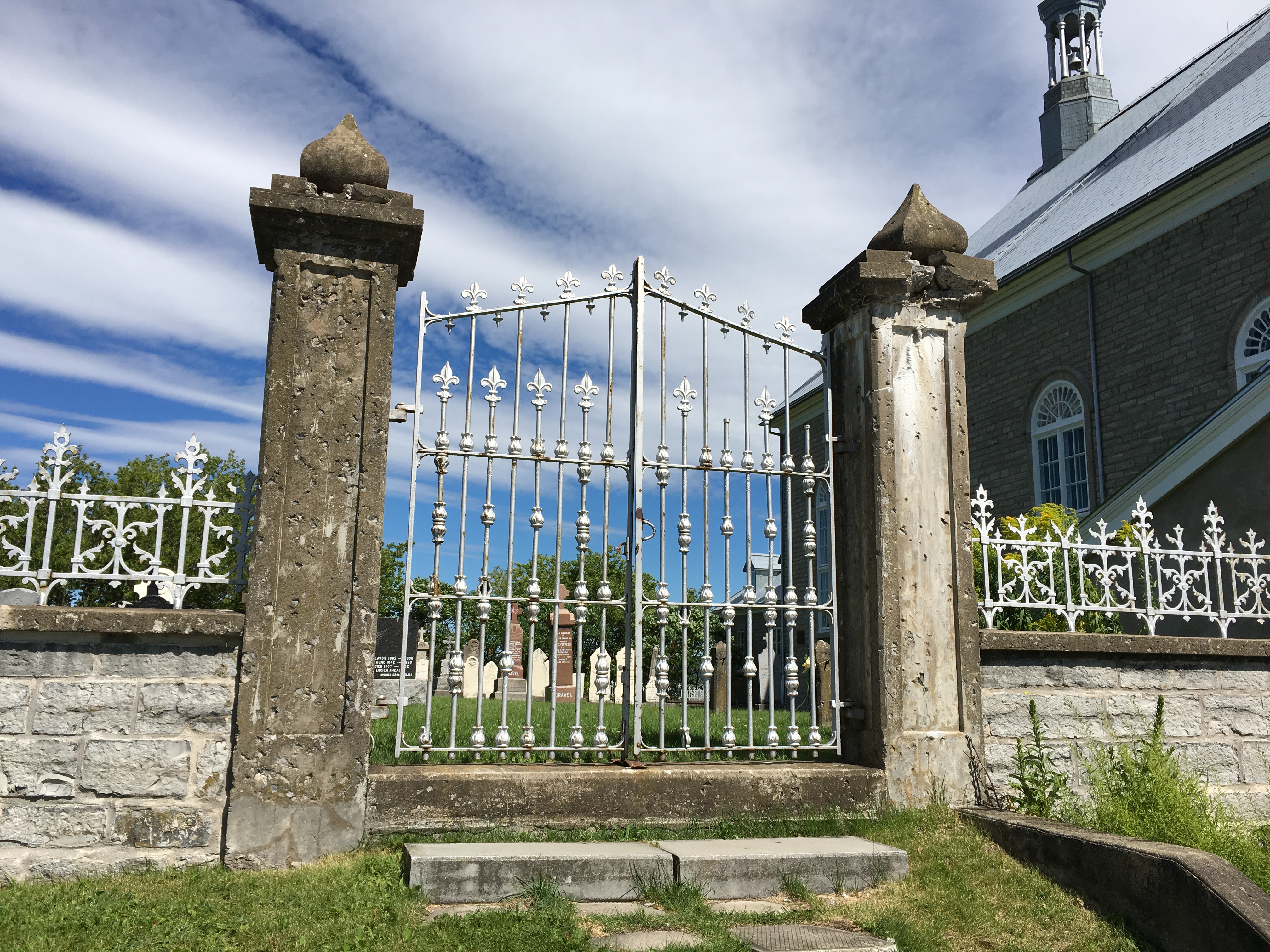La-Visitation-de-Notre-Dame Cemetery